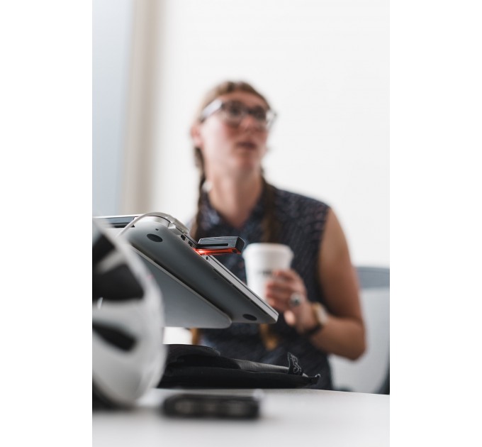 Мигалка задняя Knog Plus Rear 20 Lumens, полупрозрачная