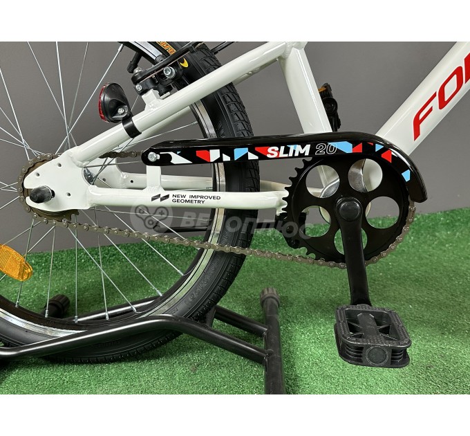 Велосипед AL 20" Formula SLIM 2024 белый с красным.